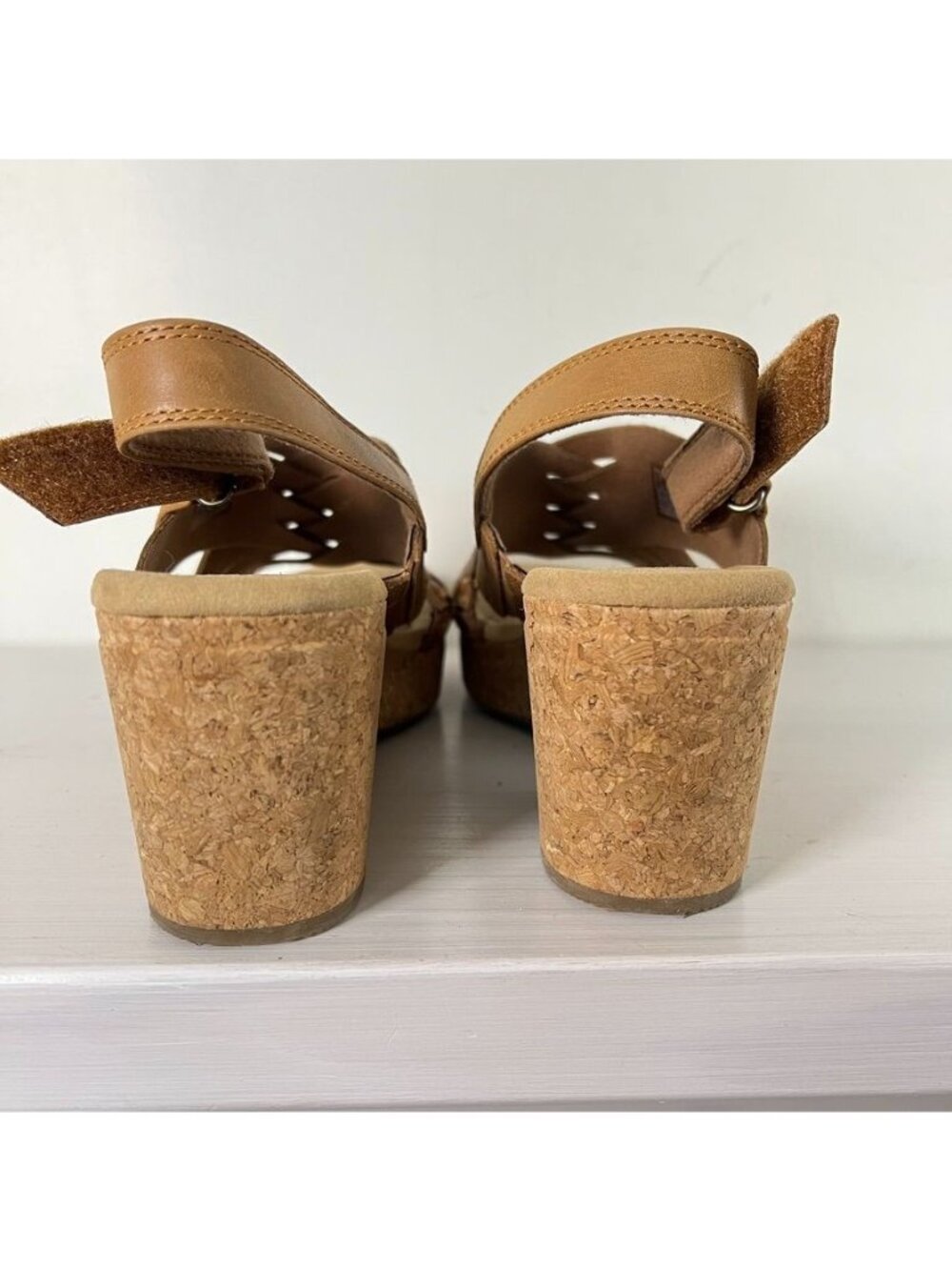 Clarks Collection Women’s 9.5 Tan Leather Strappy Cork Wedge Sandals Resort - Picture 4 of 12